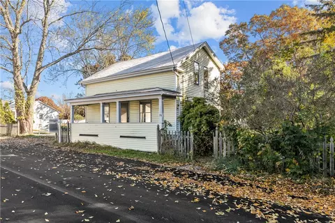 33 Prospect St, Cumberland, RI 02864