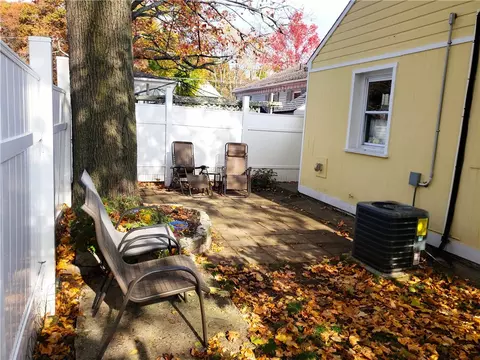 13 Craigie Ave, Woonsocket, RI 02895 photo 16