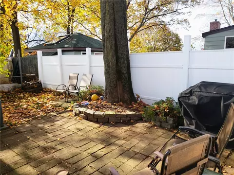 13 Craigie Ave, Woonsocket, RI 02895 photo 14