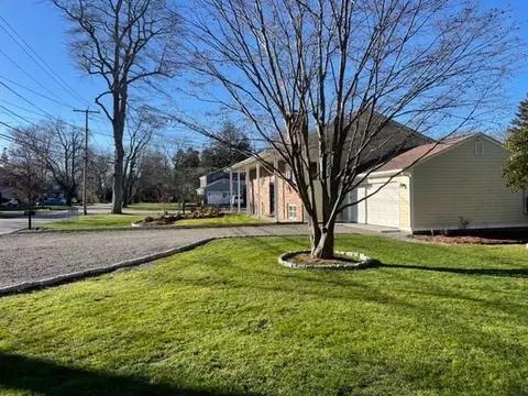 101 Gibson Rd, Bristol, RI 02809 photo 2