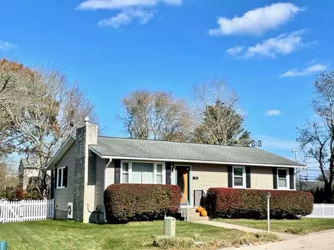 1 Old Pine Rd, Narragansett, RI 02882