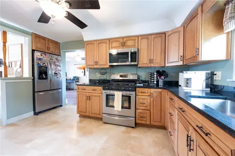 292 Bertenshaw Rd, Woonsocket, RI 02895 photo 8