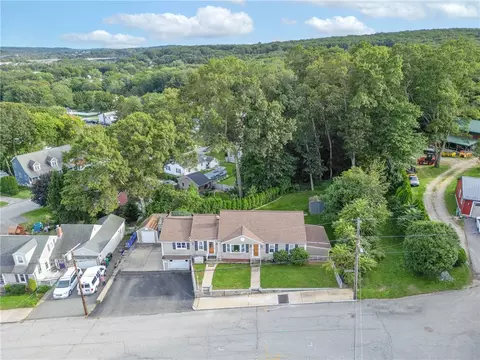 292 Bertenshaw Rd, Woonsocket, RI 02895 photo 3