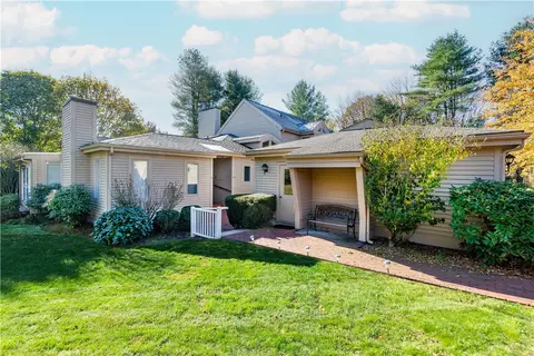 186 Pine Glen Dr #186, East Greenwich, RI 02818