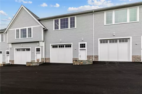 55 John Clarke Rd #17, Middletown, RI 02842