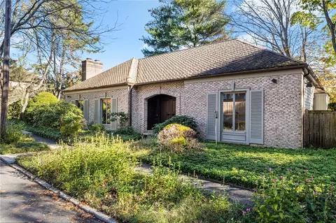 15 Abbottsford Ct, Providence, RI 02906
