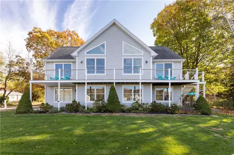 56 Woodridge Rd, Narragansett, RI 02882
