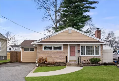 43 Beech Ave, Cranston, RI 02910