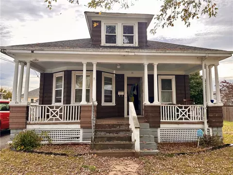 15 Oakland Ave, Johnston, RI 02919