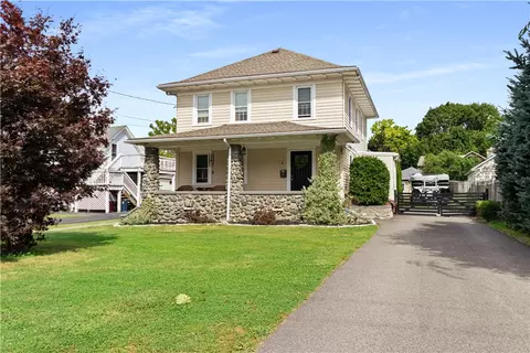 23 Pierce St, Westerly, RI 02891