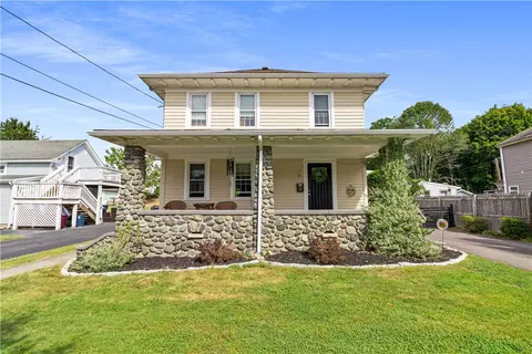 23 Pierce St, Westerly, RI 02891 photo 2