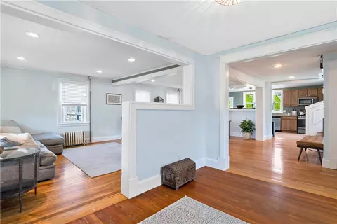 23 Pierce St, Westerly, RI 02891 photo 4