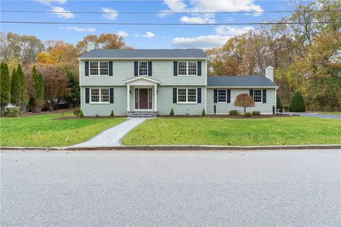30 Oak Dell Cir, East Greenwich, RI 02818