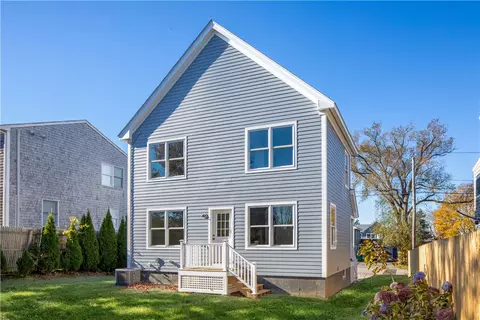 19 Canton Ave, Portsmouth, RI 02871