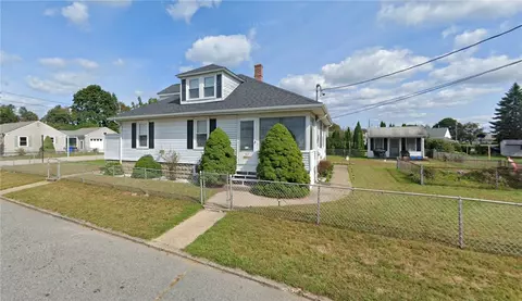62 Manistee St, Pawtucket, RI 02861