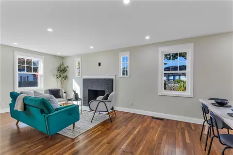70 Hawksley Ave, Warwick, RI 02889 photo 5