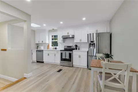 70 Hawksley Ave, Warwick, RI 02889 photo 8