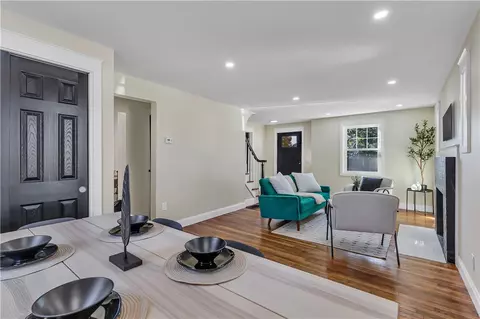 70 Hawksley Ave, Warwick, RI 02889 photo 2