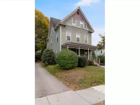 11 Spruce St, Westerly, RI 02891 photo 2