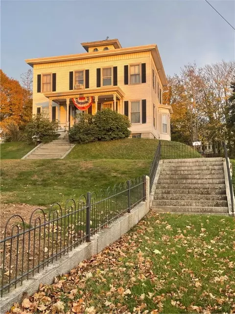 29 Summer St, Westerly, RI 02891