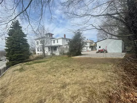 29 Summer St, Westerly, RI 02891 photo 3