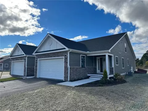 3 Overlook Ln, Glocester, RI 02814