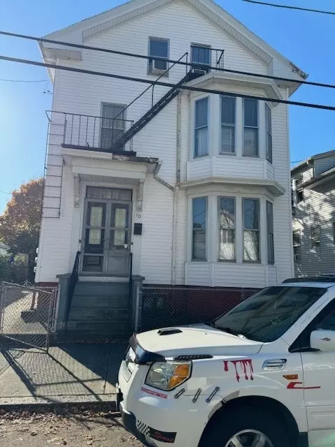 10 Linton St, Providence, RI 02908