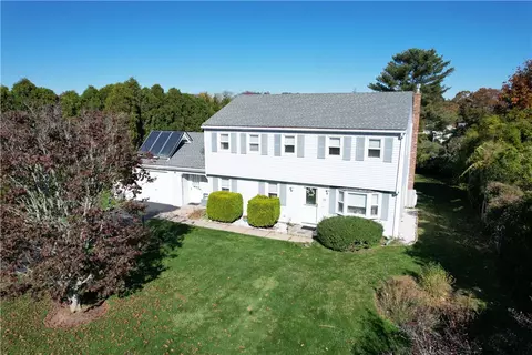 35 Foster Ln, Narragansett, RI 02882