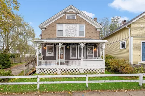 21 Tilley Ave, Newport, RI 02840