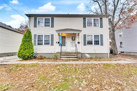 15 Saratoga Rd, North Kingstown, RI 02852