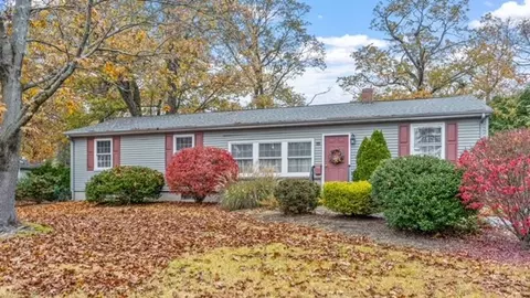 100 Peabody Dr, Warwick, RI 02889
