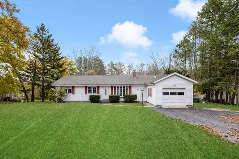 45 Colwell Rd, Smithfield, RI 02828