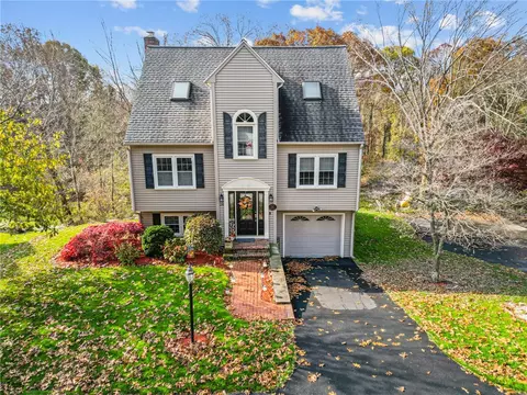 24 Mashie Rd, Cumberland, RI 02864