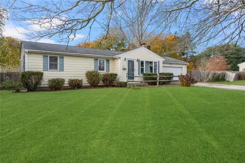 22 Cynthia Dr, North Kingstown, RI 02852