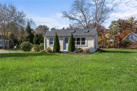 286 Holly Rd, South Kingstown, RI 02879