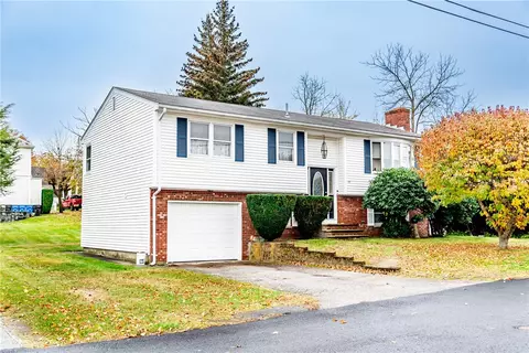 33 Loomis St, Cranston, RI 02920
