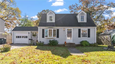 60 Earlham Way, Warwick, RI 02886
