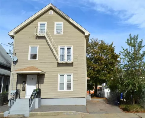 5 Paisley St, Pawtucket, RI 02860