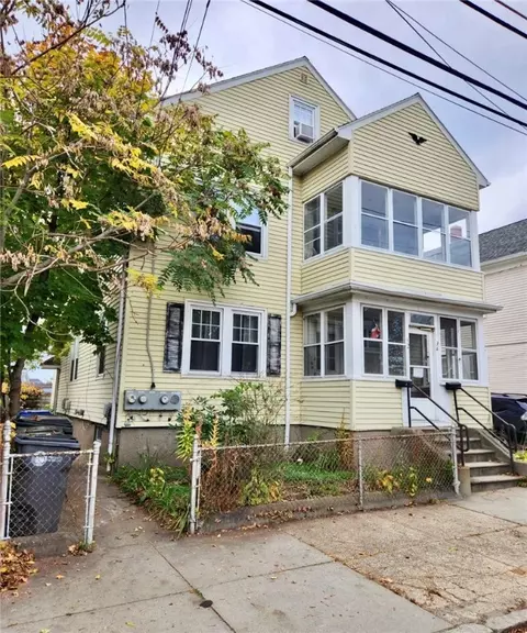 32 Mount Pleasant Ave, Providence, RI 02908