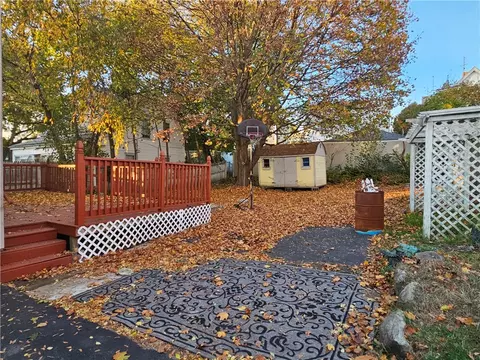 32 Charles St, Woonsocket, RI 02895 photo 4