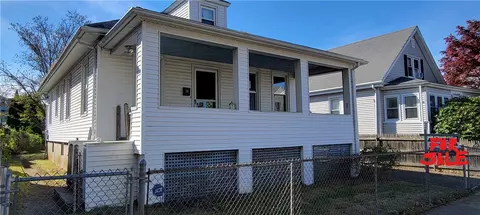 34 Thurston Ave, Newport, RI 02840