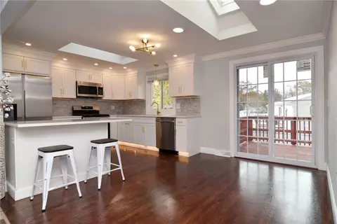 65 Florin St, Warwick, RI 02889