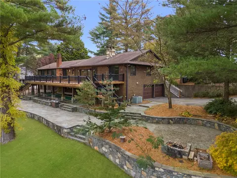 62 Wood Cove Dr, Coventry, RI 02816