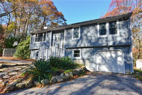 28 Rosemere Ave, Johnston, RI 02919