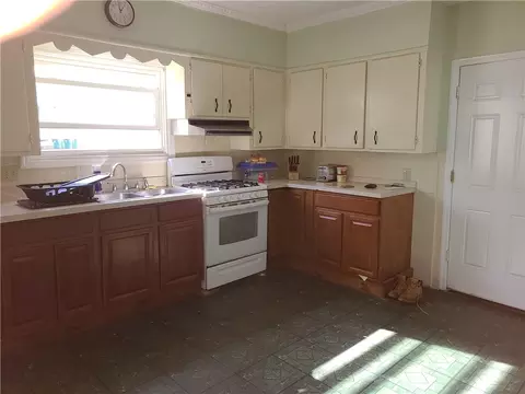 85 Transit St, Woonsocket, RI 02895 photo 5