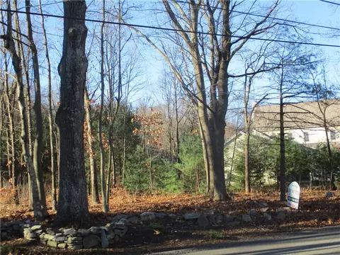 78 Hillside Rd, Cumberland, RI 02864