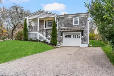 89 Baltimore Ave, Narragansett, RI 02882