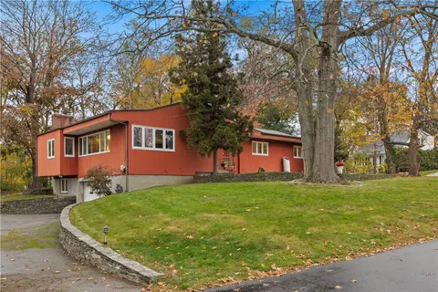 11 W View Ave, North Providence, RI 02911