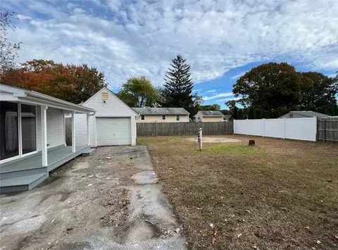 74 Lloyd Ave, Warwick, RI 02889 photo 4