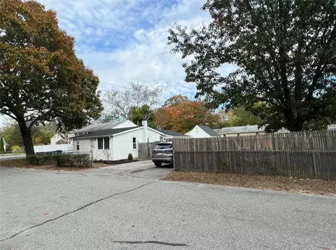 74 Lloyd Ave, Warwick, RI 02889 photo 3